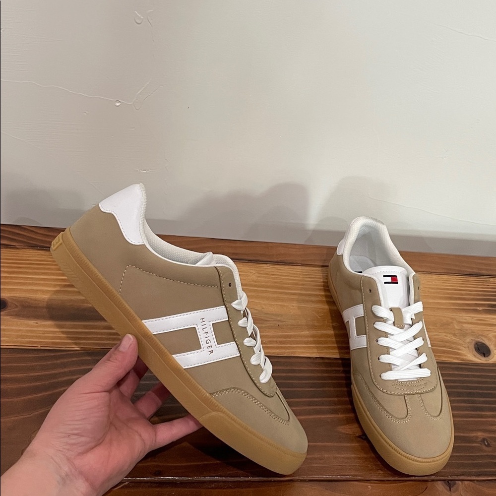 Tommy Hilfiger Maisie Sneaker Size 11 NEW! - Picture 5 of 15